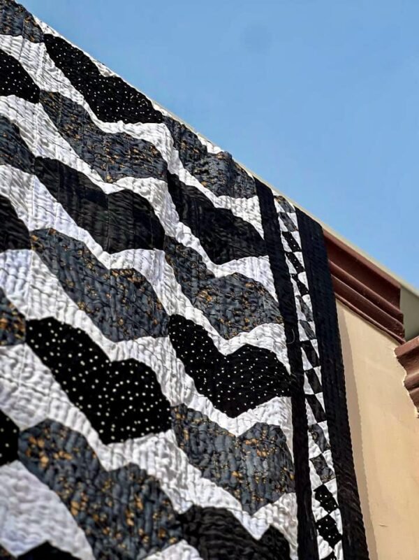 Sindhi Heart Tapestry Quilt – Handcrafted South Asian Artisan Rilli in Black & White - Image 4